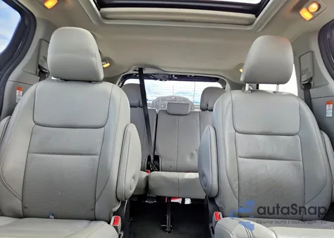 2015 Toyota Sienna Limited 7-Passenger z USA, uszkodzony, nr VIN 5TDDK3DC5FS122442